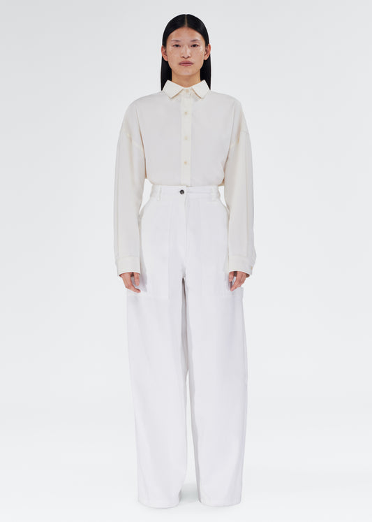 Front of model wearing the Jasper Pant in White Denim