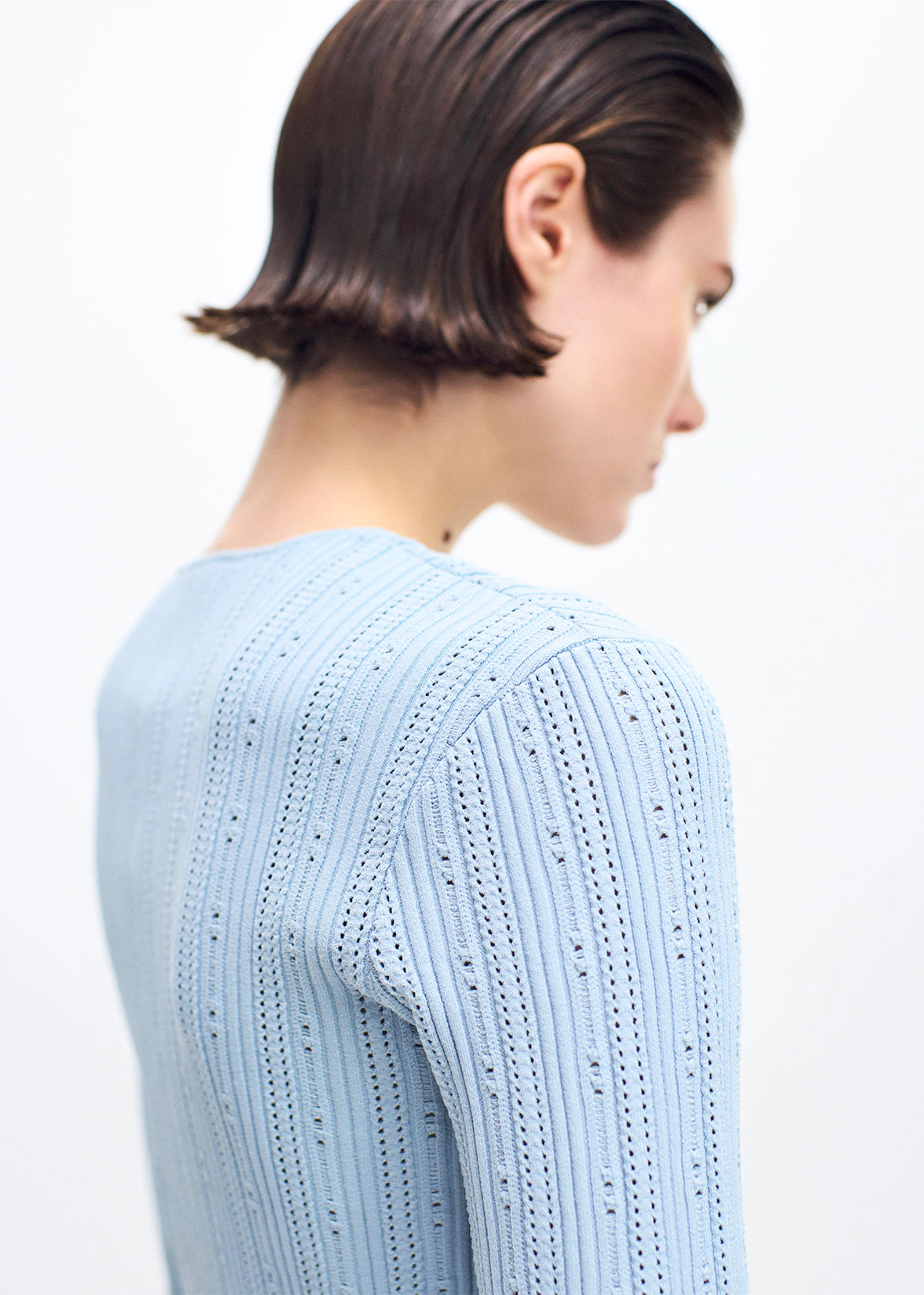 close up of model wearing the FAYE CARDIGAN IN COMPACT JACQUARD in MIST