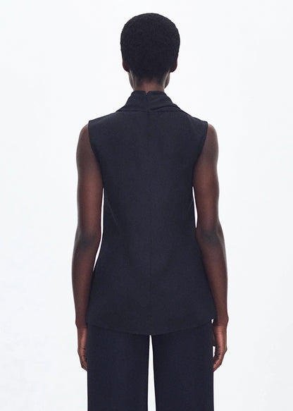 back profile of model wearing the bandera shell in silk in black