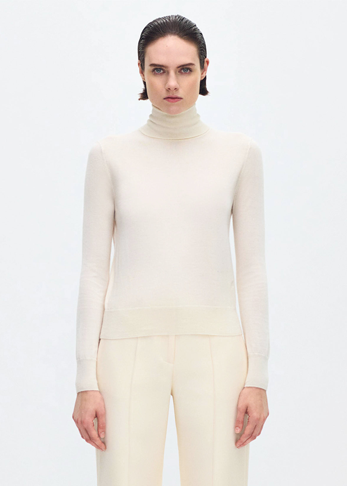 front profile of model wearing the EVE KNIT IN CASHMERE SILK in IVORY