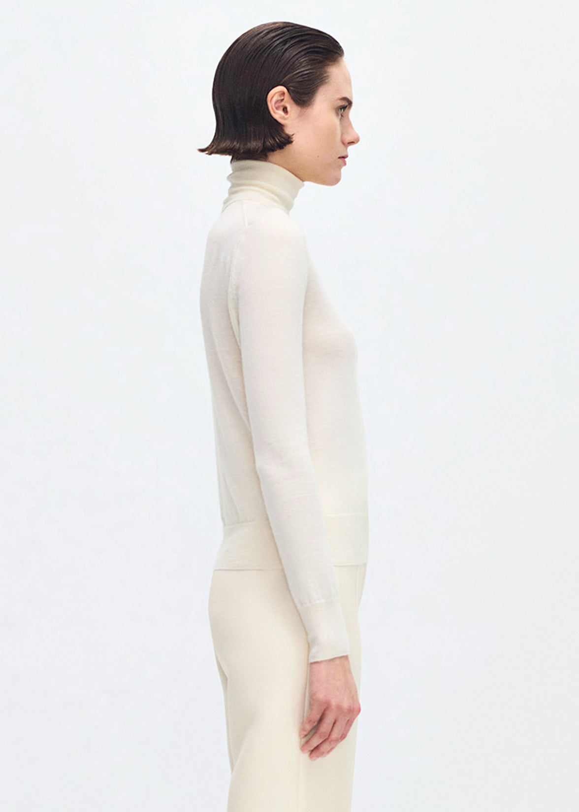 side profile of model wearing the EVE KNIT IN CASHMERE SILK in IVORY