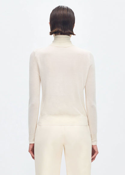 back profile of model wearing the EVE KNIT IN CASHMERE SILK in IVORY