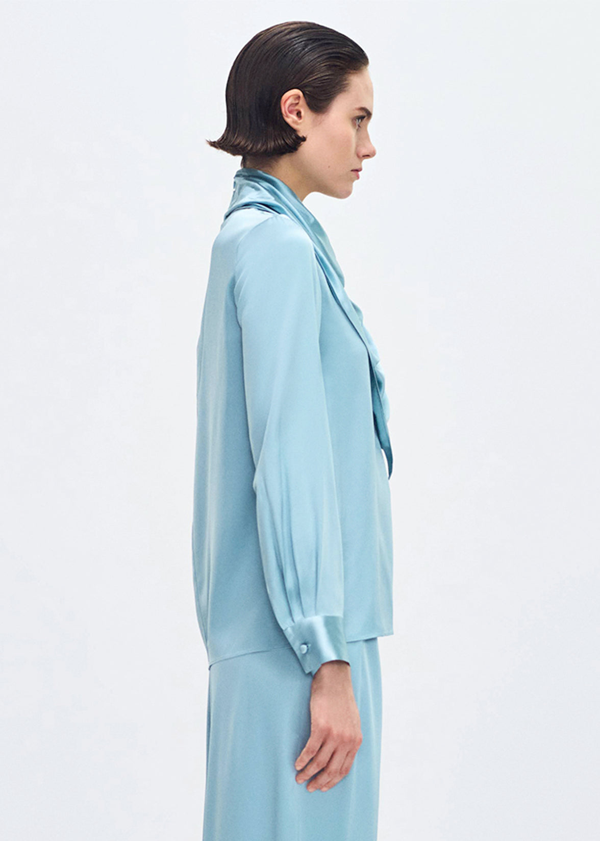 side profile of model wearing the bandera blouse in silk in mist