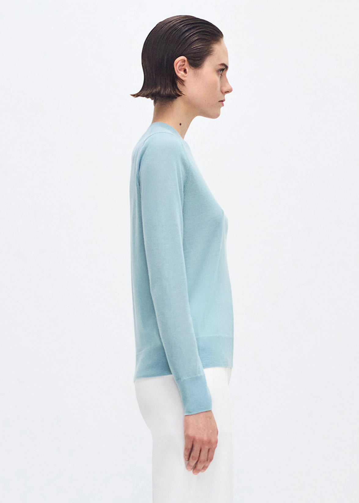 Side profile of model wearing the Didion Knit in cashmere silk in mist