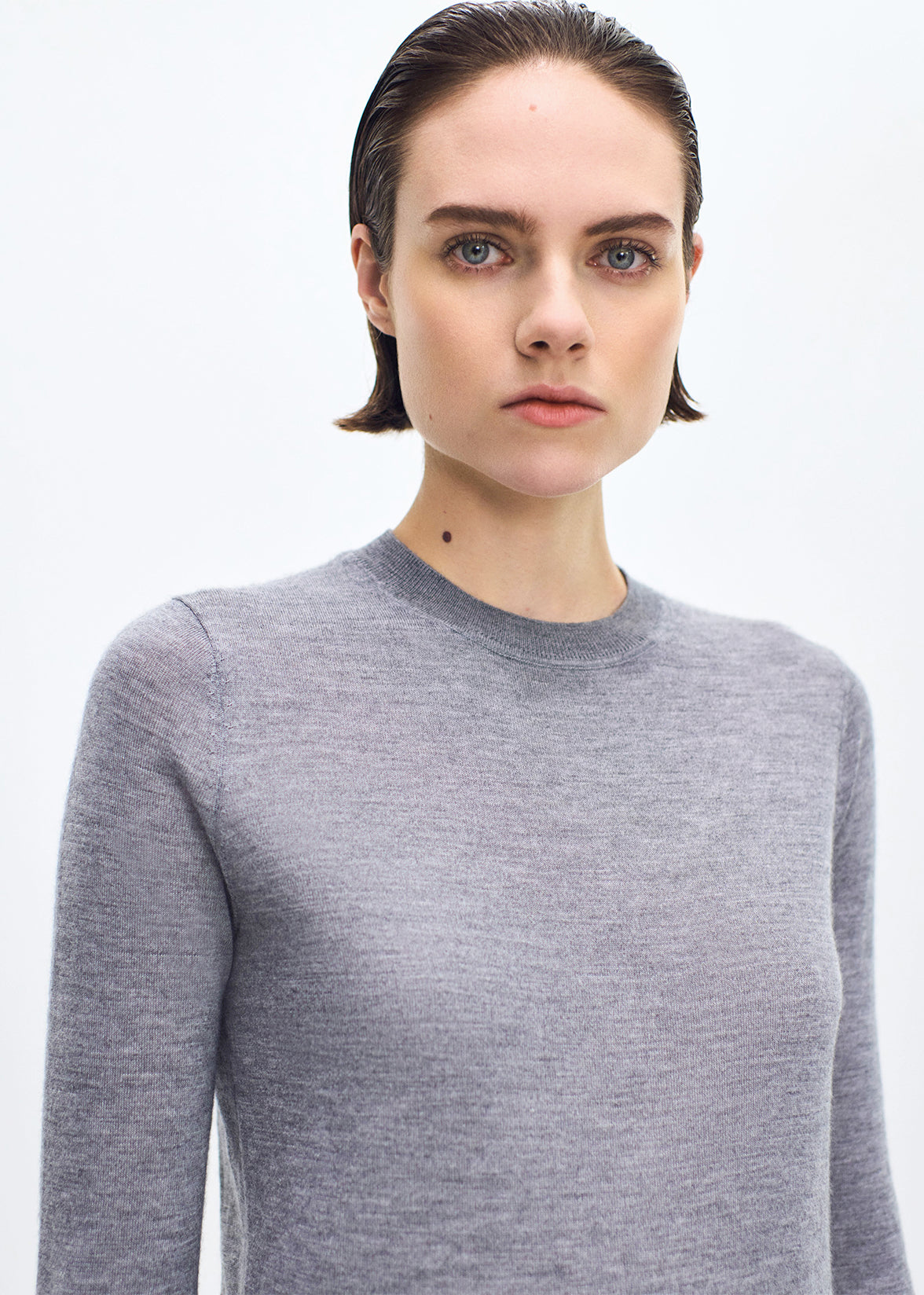 close up of model wearing the Didion knit in cashmere silk in grey