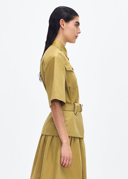 side profile of model wearing the Gael Belt in Cotton Twill in Khaki