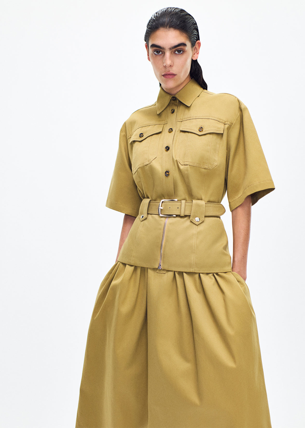 front profile of model wearing the Gael Belt in Cotton Twill in Khaki