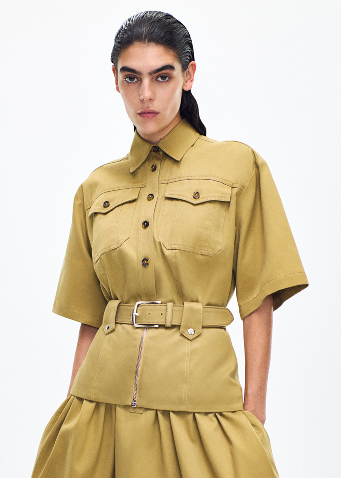 front profile of model wearing the Gael Belt in Cotton Twill in Khaki