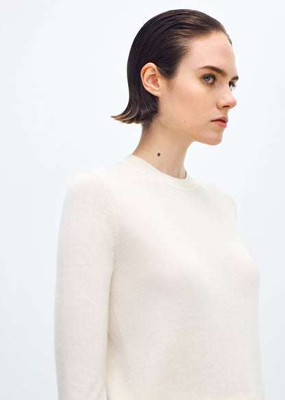 model wearing the didion knit in cashmere silk in ivory