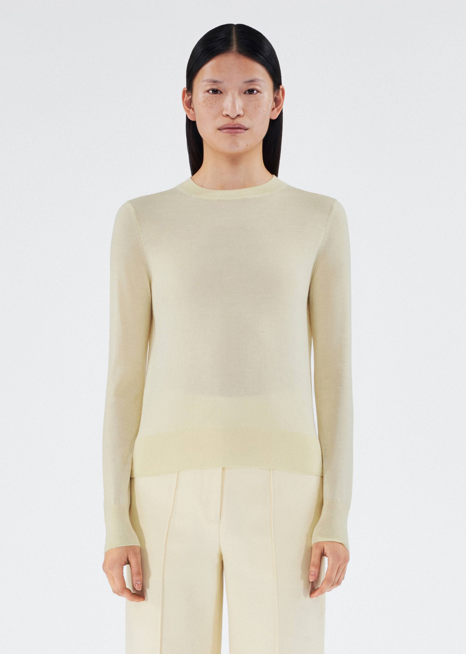 Front of model wearing Crewneck Sweater in Cashmere Silk in Buerre