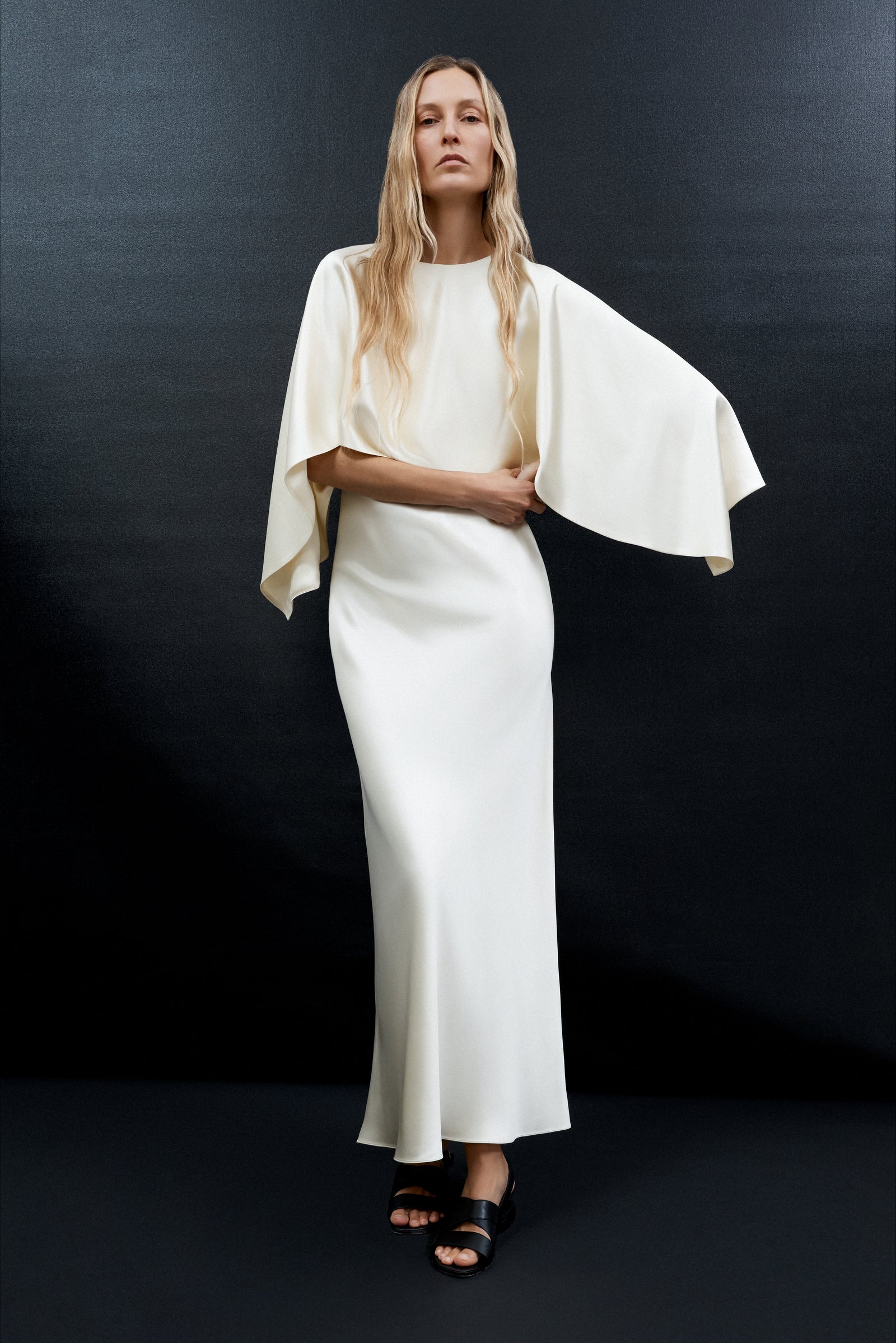 Pre-Fall 2025 Lookbook - Model Image 17