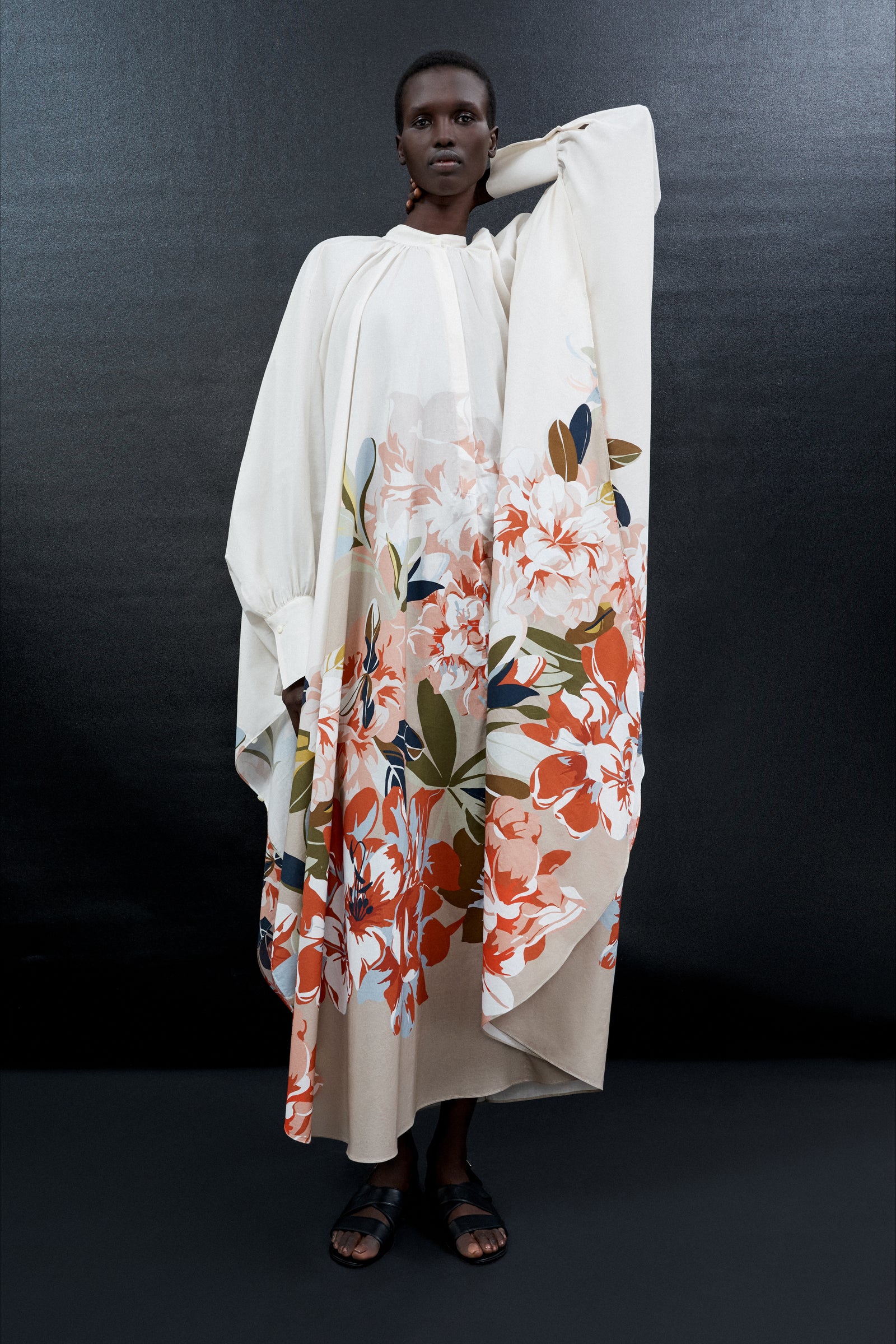 Pre-Fall 2025 Lookbook - Model Image 16
