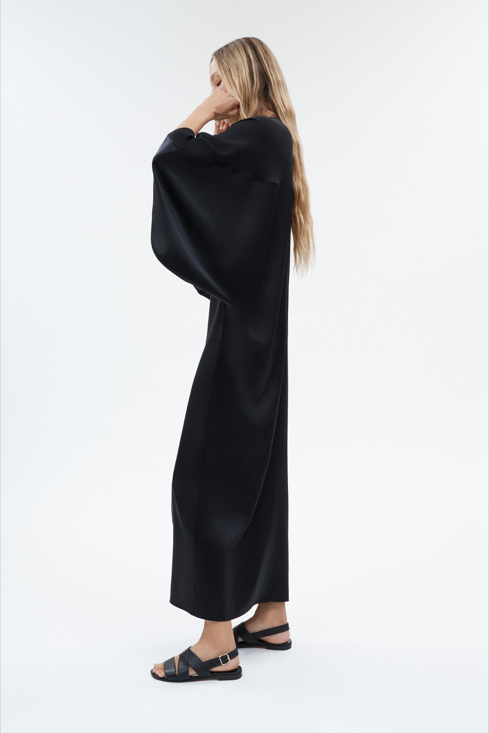 Pre-Fall 2025 Lookbook - Model Image 9